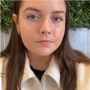 Grande passionnée de la langue anglaise ! J’ai un niveau C1 ! J’ai un bac avec spécialisation anglais contemporain !